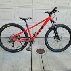 GT Avalanche 29er Mountain Bike - Size Small 