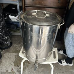 Bayou Classic Stainless Steel Stock Pot with Spigot (Outdoor Cooking)