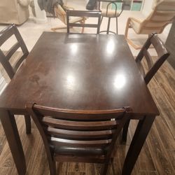 Dinning Table With 4 Chairs