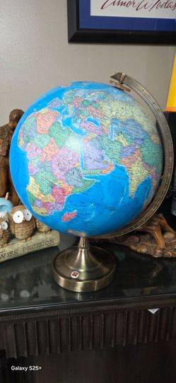 WORLD GLOBE 🌍  $10
