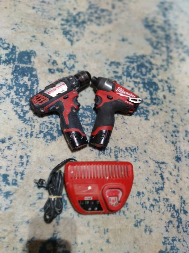Milwaukee Fuel M12 Drill Set 