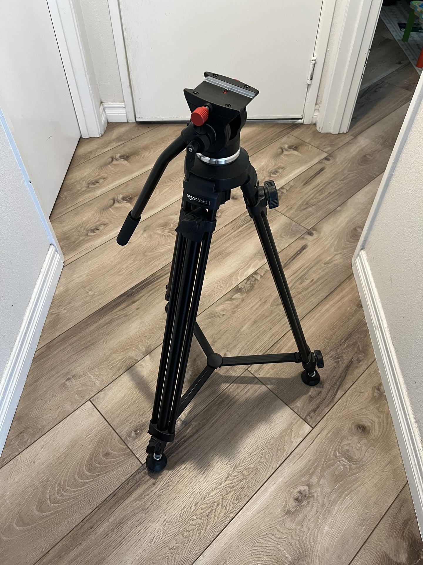 Amazon Basics Tripod