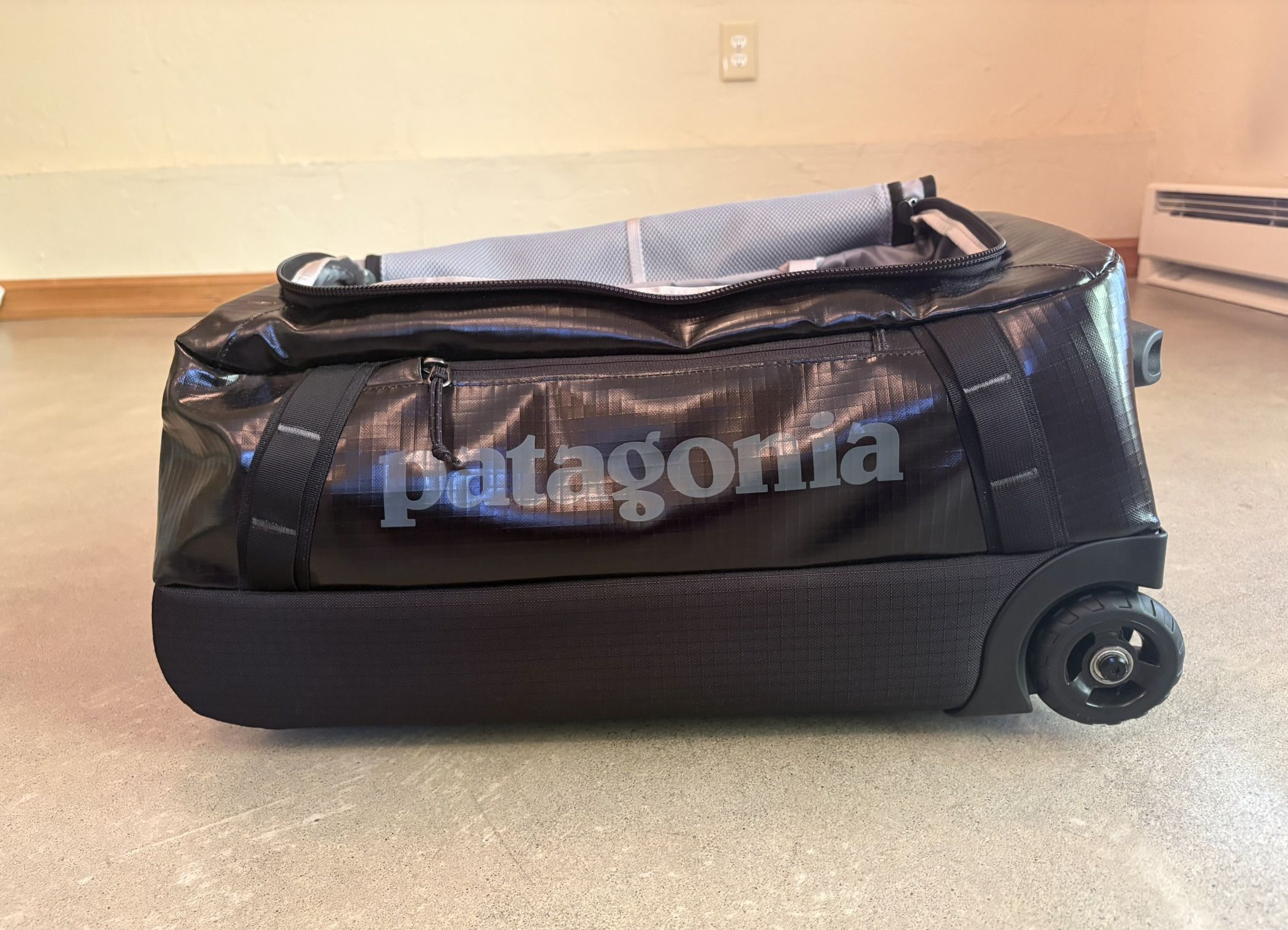Patagonia Black Hole Wheeled Duffel 40L