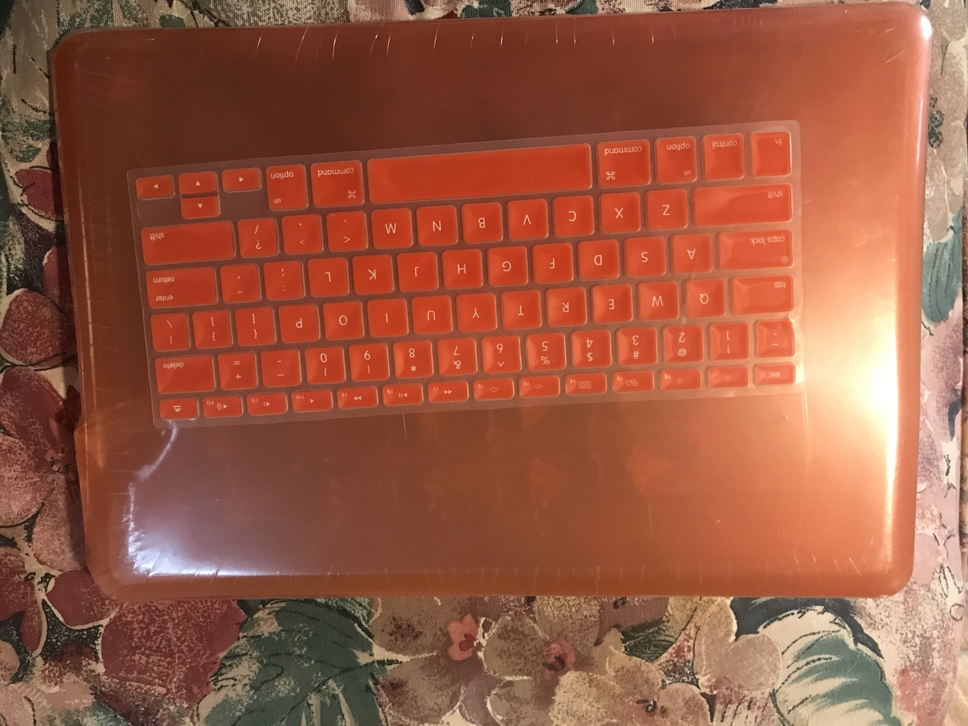 MacBook Pro 15.4 in case and keyboard