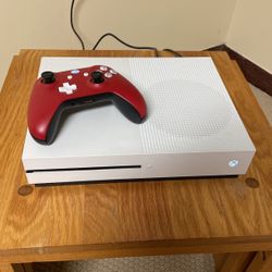 White Xbox One S 1TB with Controller