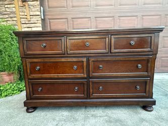 Solid Wood 7-Drawer Dresser