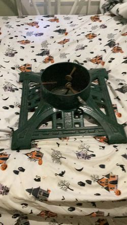 Cast iron vintage Christmas trees holde 14 x14