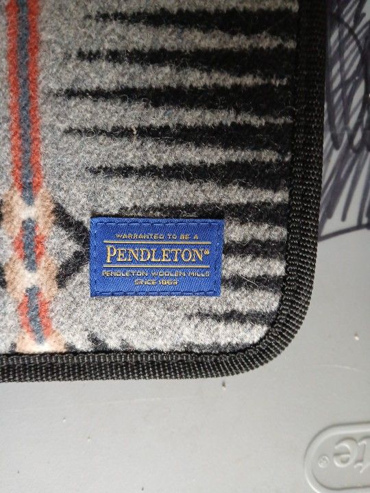 Pendleton Wool Mills Crochet Needle Travel. Ase