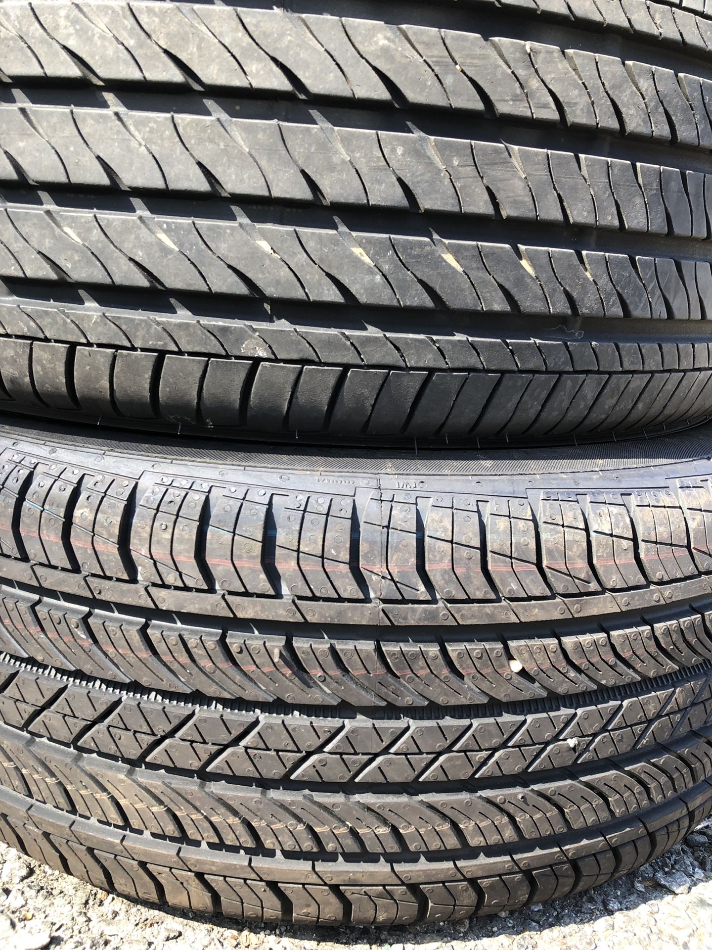 Two used tire 215/50R17 one Continental end one FIRESTONE two used tire $70 2 llantas usadas 215/50R17 una Continental y una FIRESTONE por las 2 llan