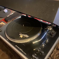 Very nice JVC QL F4 turntable