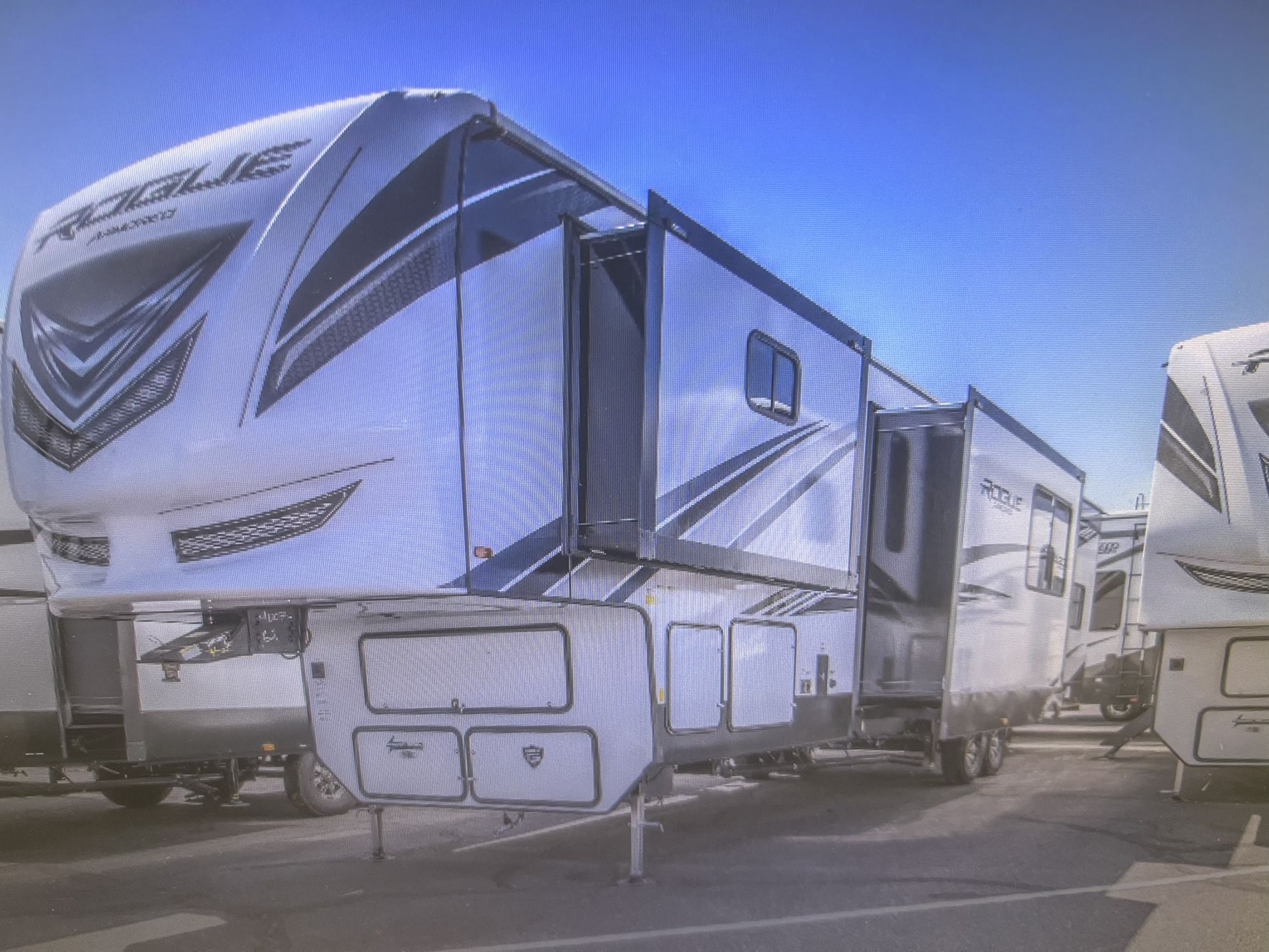 2022 ROGUE 4007G2 40ft Toyhauler