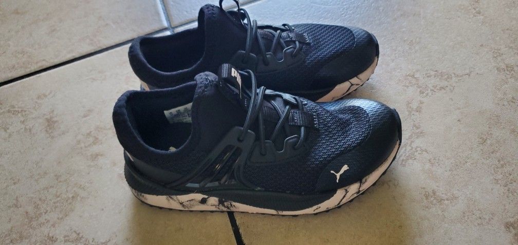 New Puma Girls Shoes. Size 12c 