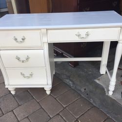 Stanley furniture Company Desk 