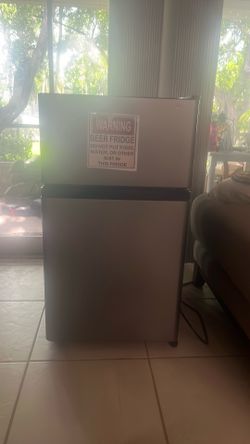 Mini fridge