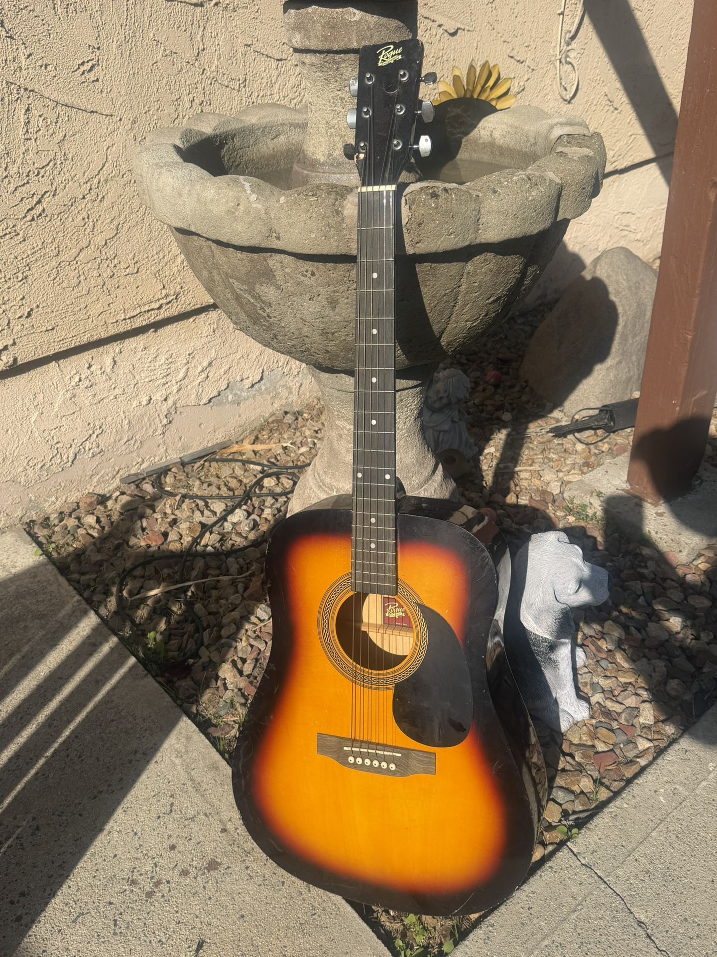 ROGUE RA 090 dreadnought acoustic guitar sunburst