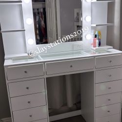 Makeup Vanity With Hollywood Mirror 