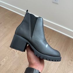 *BRAND NEW* MIA Womens Size 8 Boots