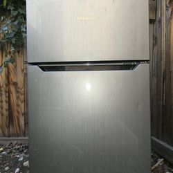 Mini Fridge With Freezer 