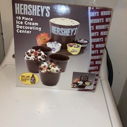  Hershey’s Ice Cream Serving & Decorating Center    10 Pieces -  New In Box