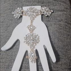 Rhinestone Hand Bracelet 