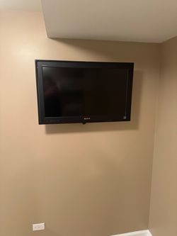 32" Sony Bravia HDTV w/ Remote