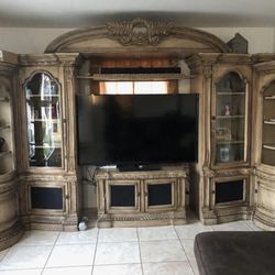 Traditional Tv Entertainment Wall Display With Cabinets 
