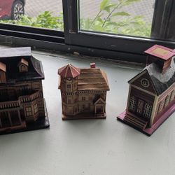 Vintage Bamboo Reed House Shaped Hand Made Trinket Jewelry Box

