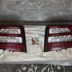 2004-2008 Acura TL OEM taillights (LEFT & RIGHT) W/ bulbs