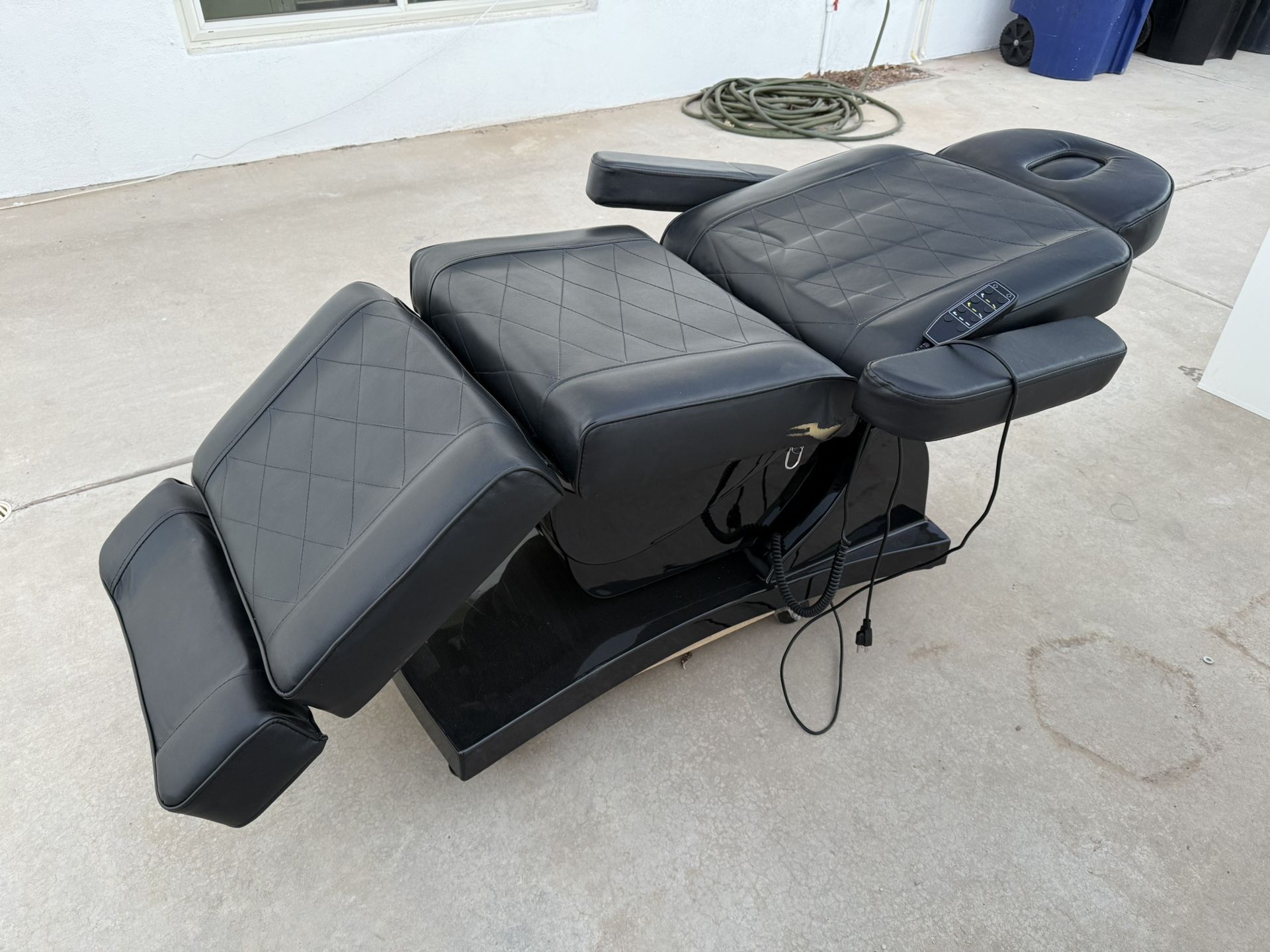 BELLAGE ELECTRIC TREATMENT TABLE (CHAIR) FULLY ELECTRIC 4 MOTOR CHAIR
