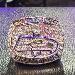 Seattle Seahawk 2013 Super Bowl Rings With Marshawn Lynch On The Side 