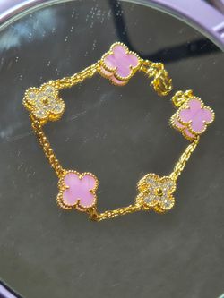Five-motif  Pink Clover Charm Bracelet