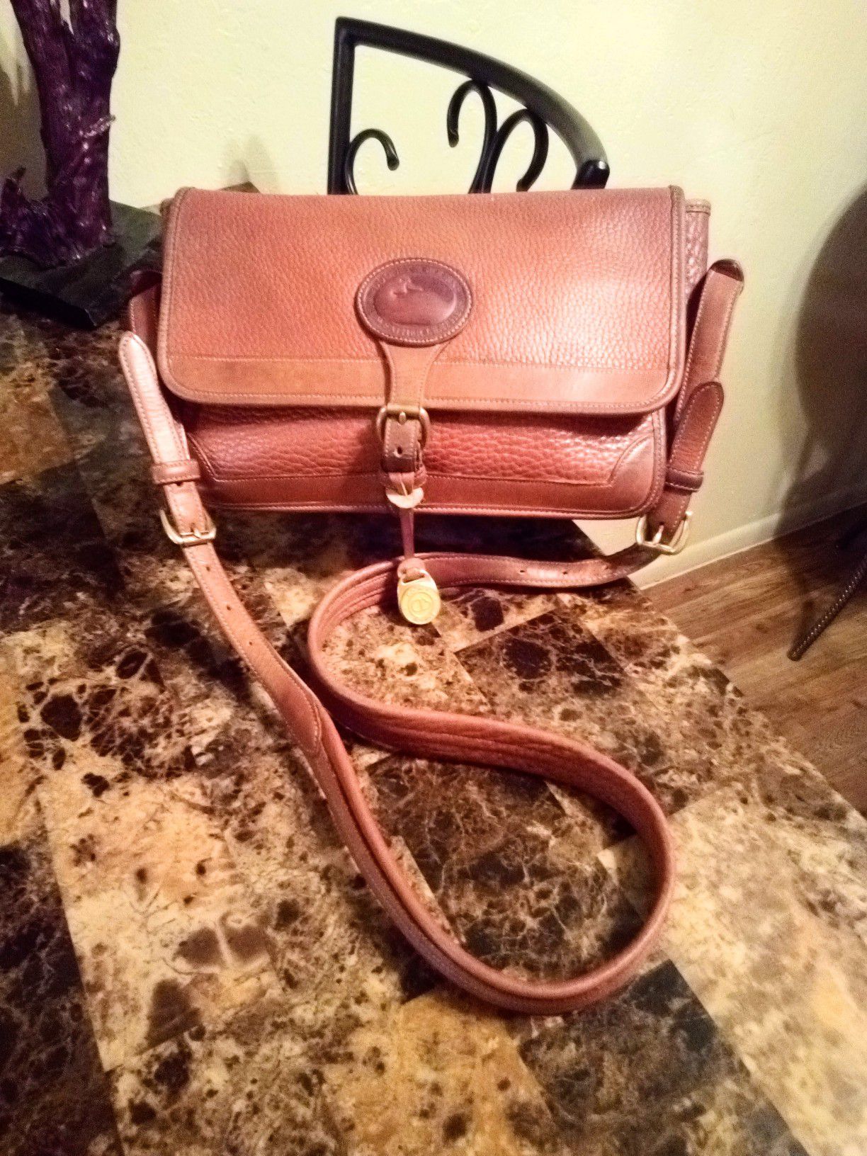 Vintage Dooney & Bourke tan genuine pebbled leather medium messenger crossbody shoulder bag purse