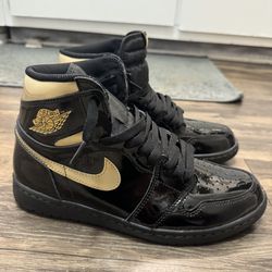 Air Jordan 1 Retro High OG - Black Metallic Gold Size 9 (used)
