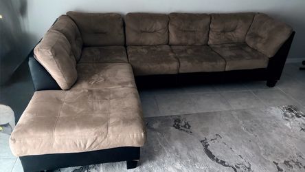 Large L-Shaped Sectional Sofa with Chaise