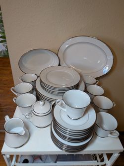 Noritake Spectrum 42 pc Dinnerware Set