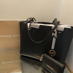 ⭐️⭐️⭐️New Michael Kors Large Black Shoulder Bag And Wallet