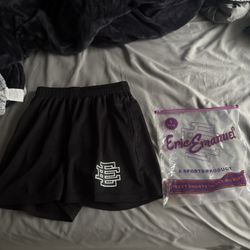 EE Shorts Black Size Small 