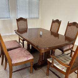 Nice Anti-Style Wooden Dining Table &chairs  Moving Sell 