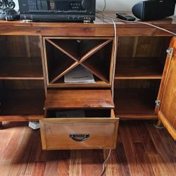 Nice Multi Use Table With Storage