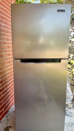 Magic Chef 10.1 Cu Ft Top Freezer Refrigerator – Lightly Used | Stainless