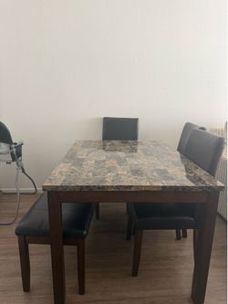 SELLING DINING TABLE $250