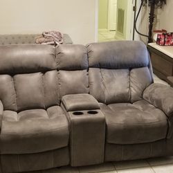 Duel recliner couch 