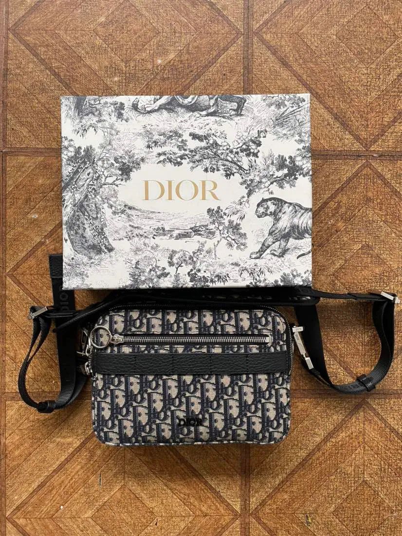 Dior Safari messenger Bag Black Leather for Sale in Cliffside Park