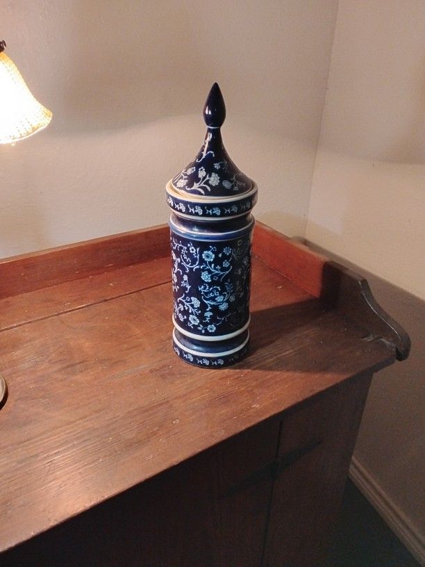 Vintage Spaghetti Type Blue And White Ceramic Jar With Lid