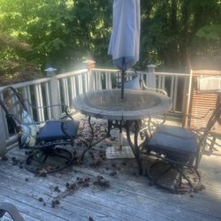 Patio Table And 4 Chairs W Umbrella