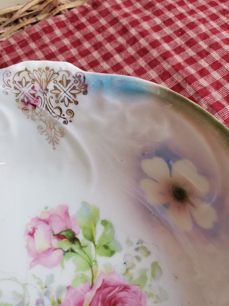 Pretty vintage rose pattern bowl.