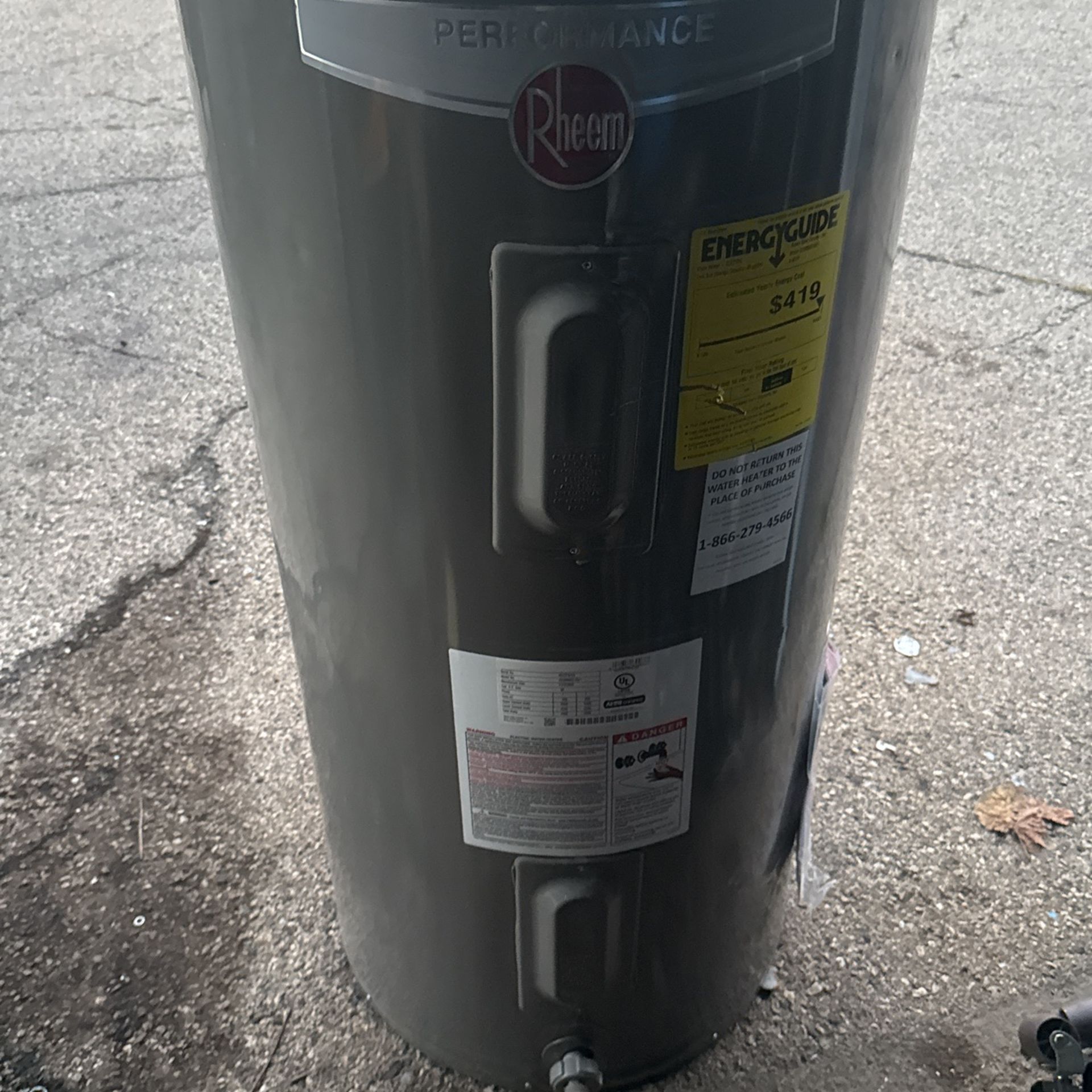 50 Gallons Short Electric 48 Inch Long Only 6 Months Of Used They Replace It With A Tank Less They Needed Space