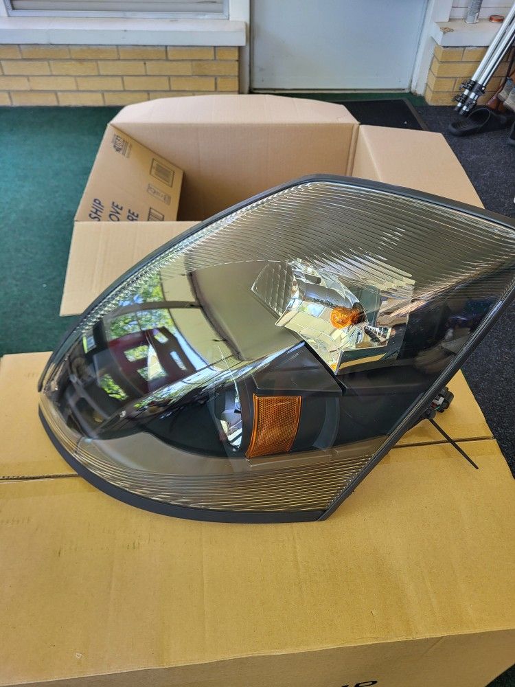 2004 - 17 Volvo Truck LED headlights
