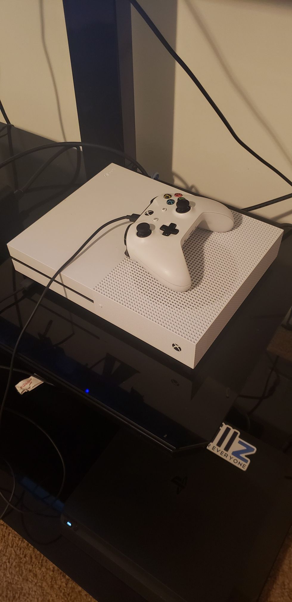 White Xbox One S 1TB