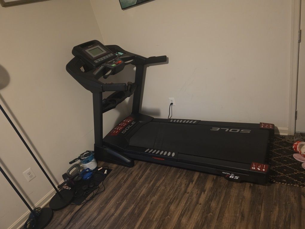 Treadmill SOLE F65